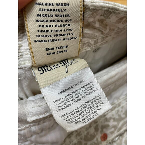 Miss Me Women's 28 White Short Cotton Bermuda Paisley Stretch Streetwear Casual - Picture 4 of 11